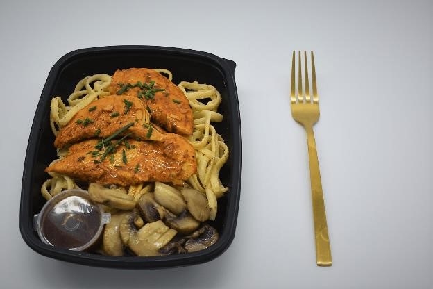 Diet Fuels - Chicken Strips On Creamy Tagliatelle With Mushrooms - Meal